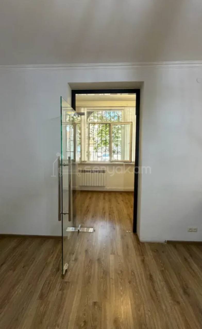 Օֆիսային Տարածք, 42քմ, Կապիտալ Վերանորոգված