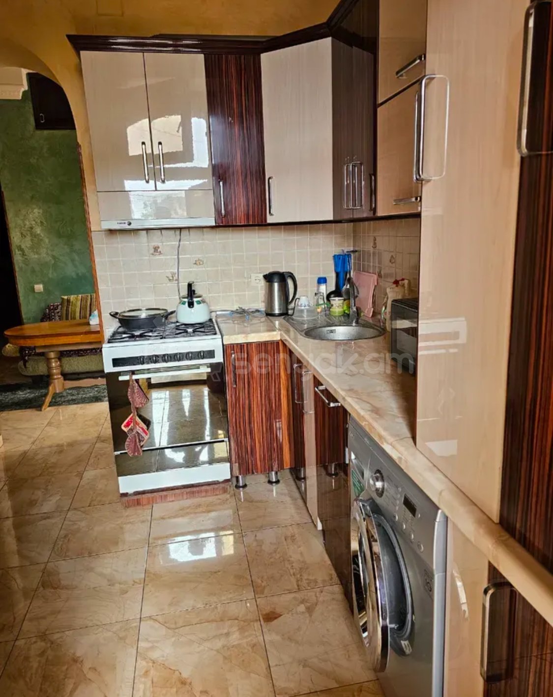 2 Սենյականոց Բնակարան Քարե Շենքում, 82քմ, 4/4 հարկ, Դիզայներական Վերանորոգված, Կահավորված, Արևկող