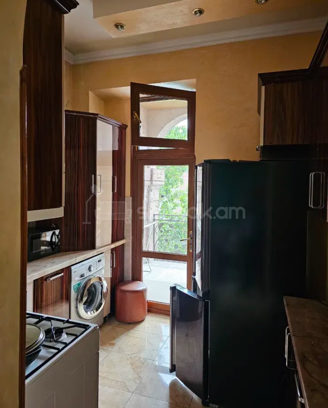 2 Սենյականոց Բնակարան Քարե Շենքում, 82քմ, 4/4 հարկ, Դիզայներական Վերանորոգված, Կահավորված, Արևկող