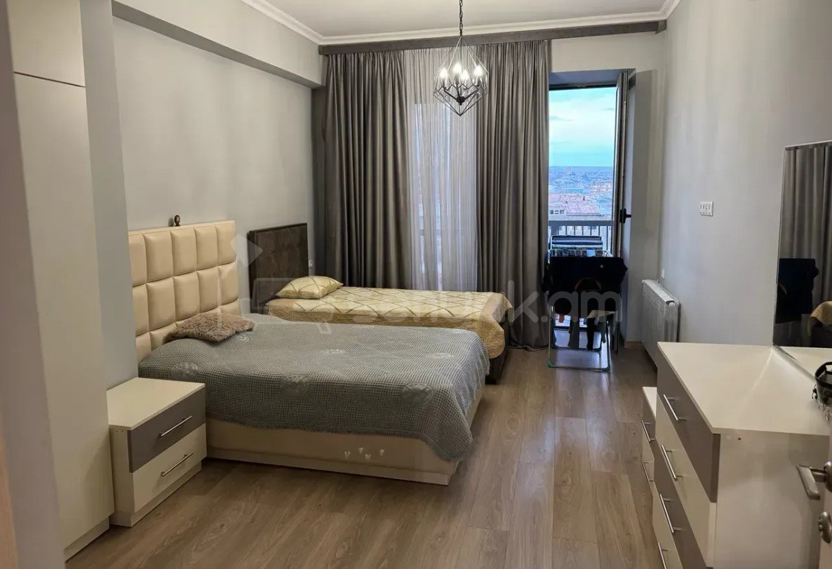 3 Սենյականոց Բնակարան Նորակառույցում, 133քմ, 7/13 հարկ, Կապիտալ Վերանորոգված