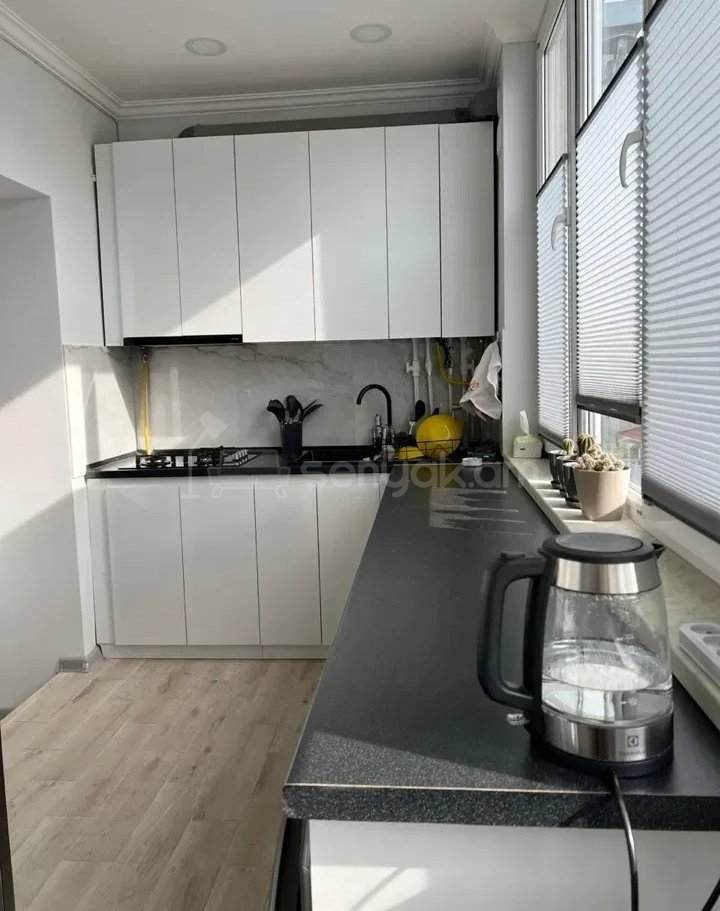 2 Սենյականոց Բնակարան Քարե Շենքում, 65քմ, 5/5 հարկ, Կապիտալ Վերանորոգված