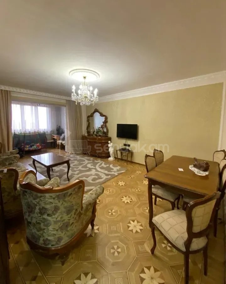 4 Սենյականոց Բնակարան Քարե Շենքում, 81քմ, 3/5 հարկ, Կապիտալ Վերանորոգված