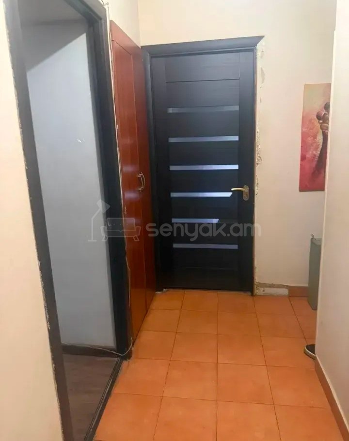 3 Սենյականոց Բնակարան Քարե Շենքում, 76քմ, 3/5 հարկ, Կապիտալ Վերանորոգված