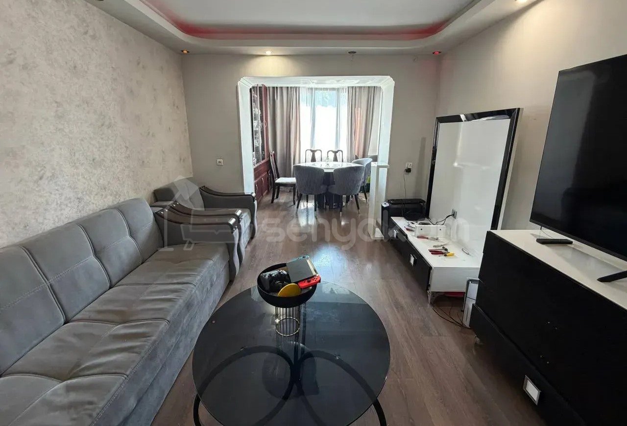 3 Սենյականոց Բնակարան Քարե Շենքում, 76քմ, 3/5 հարկ, Կապիտալ Վերանորոգված