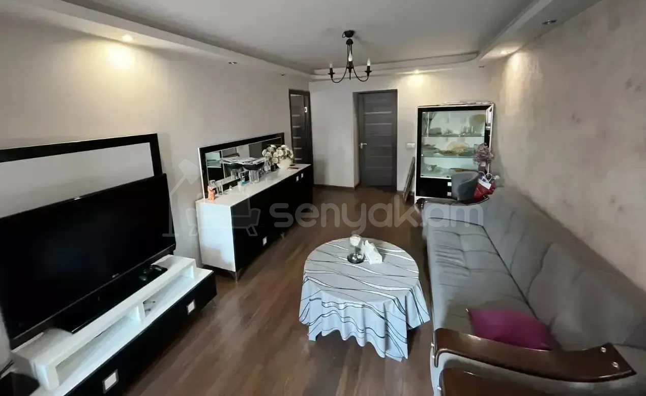 3 Սենյականոց Բնակարան Քարե Շենքում, 76քմ, 3/5 հարկ, Կապիտալ Վերանորոգված