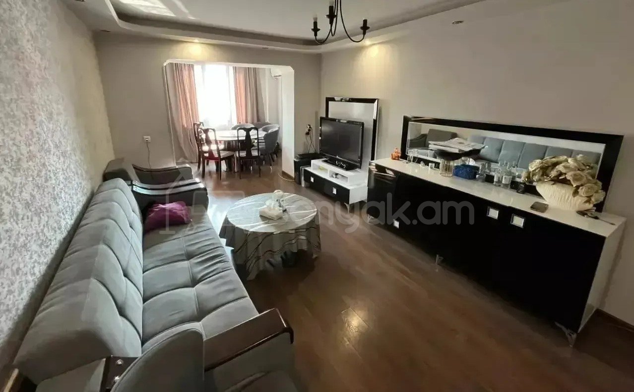 3 Սենյականոց Բնակարան Քարե Շենքում, 76քմ, 3/5 հարկ, Կապիտալ Վերանորոգված