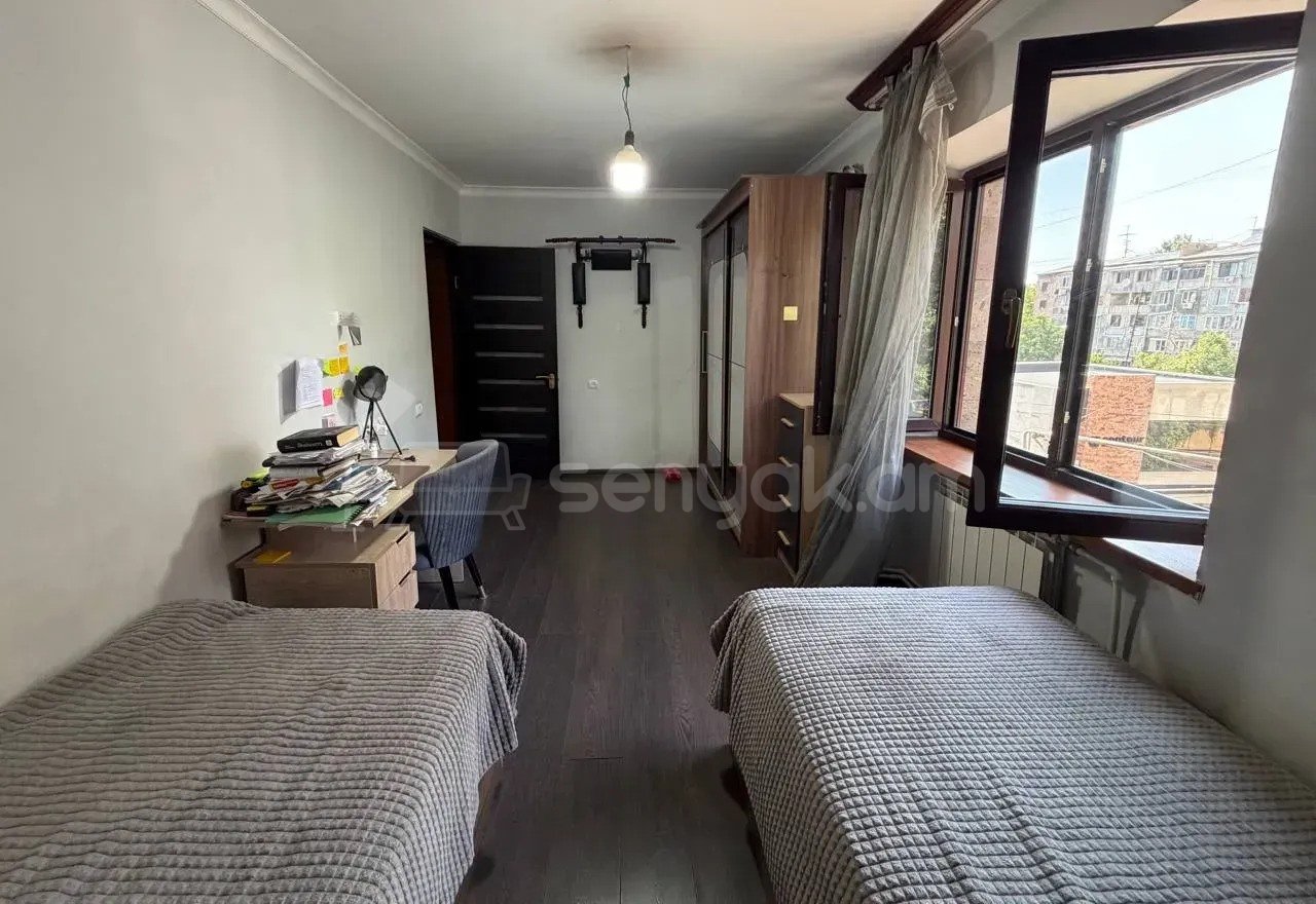 3 Սենյականոց Բնակարան Քարե Շենքում, 76քմ, 3/5 հարկ, Կապիտալ Վերանորոգված
