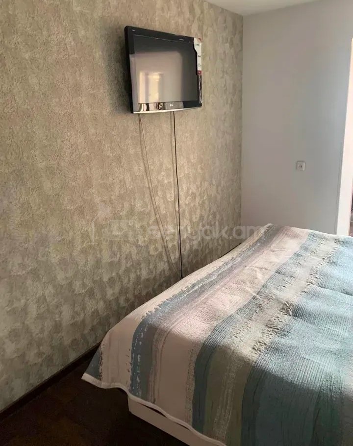 3 Սենյականոց Բնակարան Քարե Շենքում, 76քմ, 3/5 հարկ, Կապիտալ Վերանորոգված
