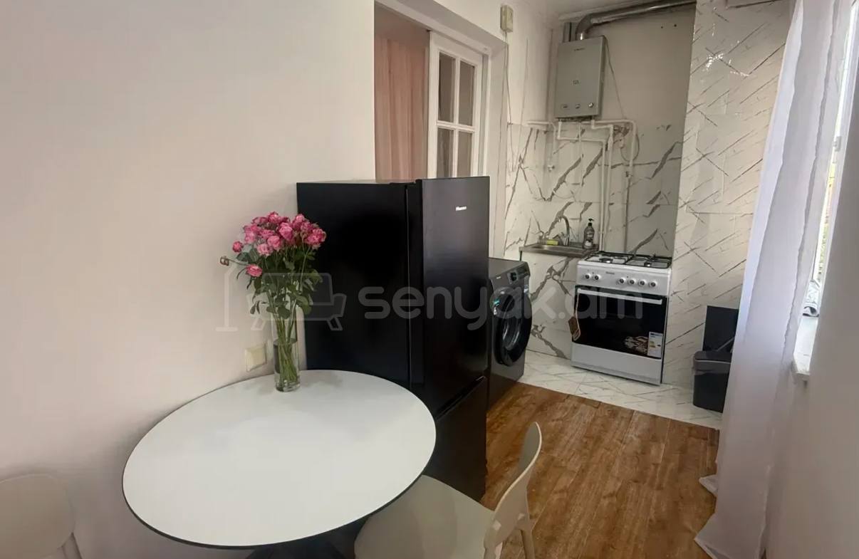 3 Սենյականոց Բնակարան Քարե Շենքում, 46քմ, 5/5 հարկ, Կոսմետիկ Վերանորոգված