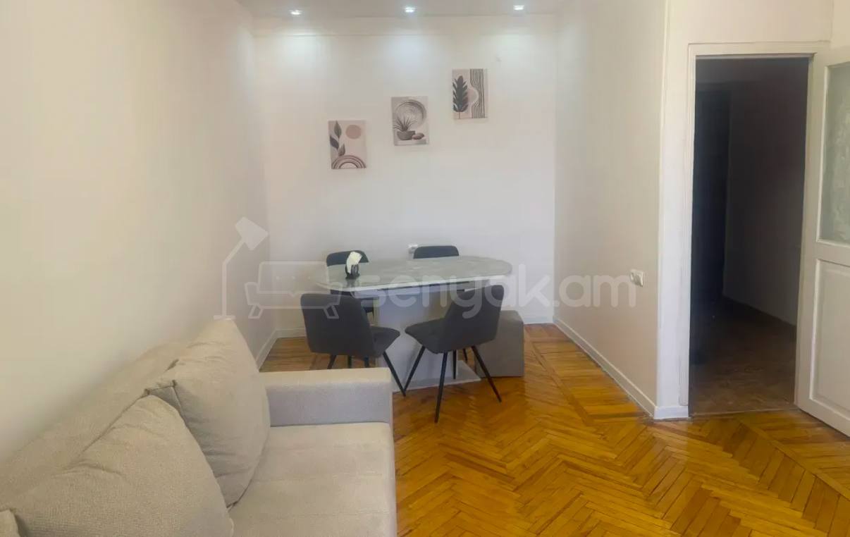 3 Սենյականոց Բնակարան Քարե Շենքում, 46քմ, 5/5 հարկ, Կոսմետիկ Վերանորոգված