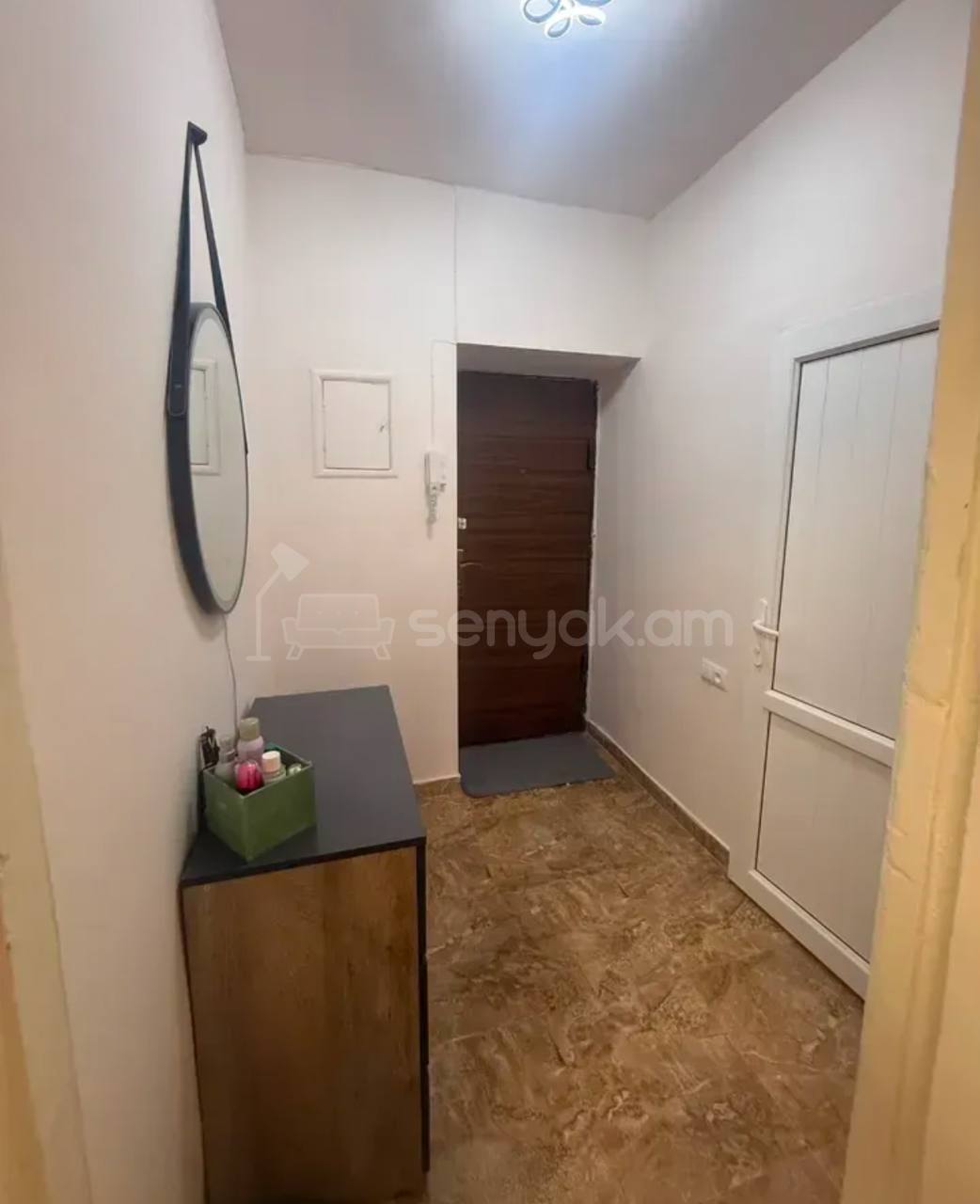 3 Սենյականոց Բնակարան Քարե Շենքում, 46քմ, 5/5 հարկ, Կոսմետիկ Վերանորոգված