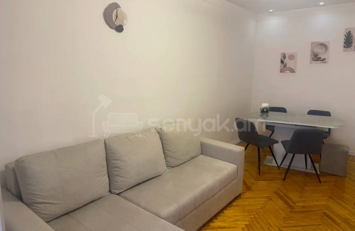 3 Սենյականոց Բնակարան Քարե Շենքում, 46քմ, 5/5 հարկ, Կոսմետիկ Վերանորոգված