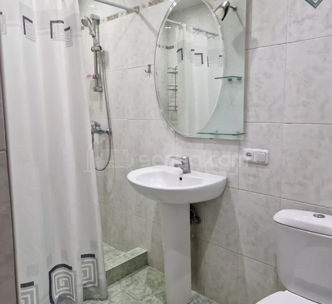 3 Սենյականոց Բնակարան Քարե Շենքում, 80քմ, 4/5 հարկ, Կապիտալ Վերանորոգված