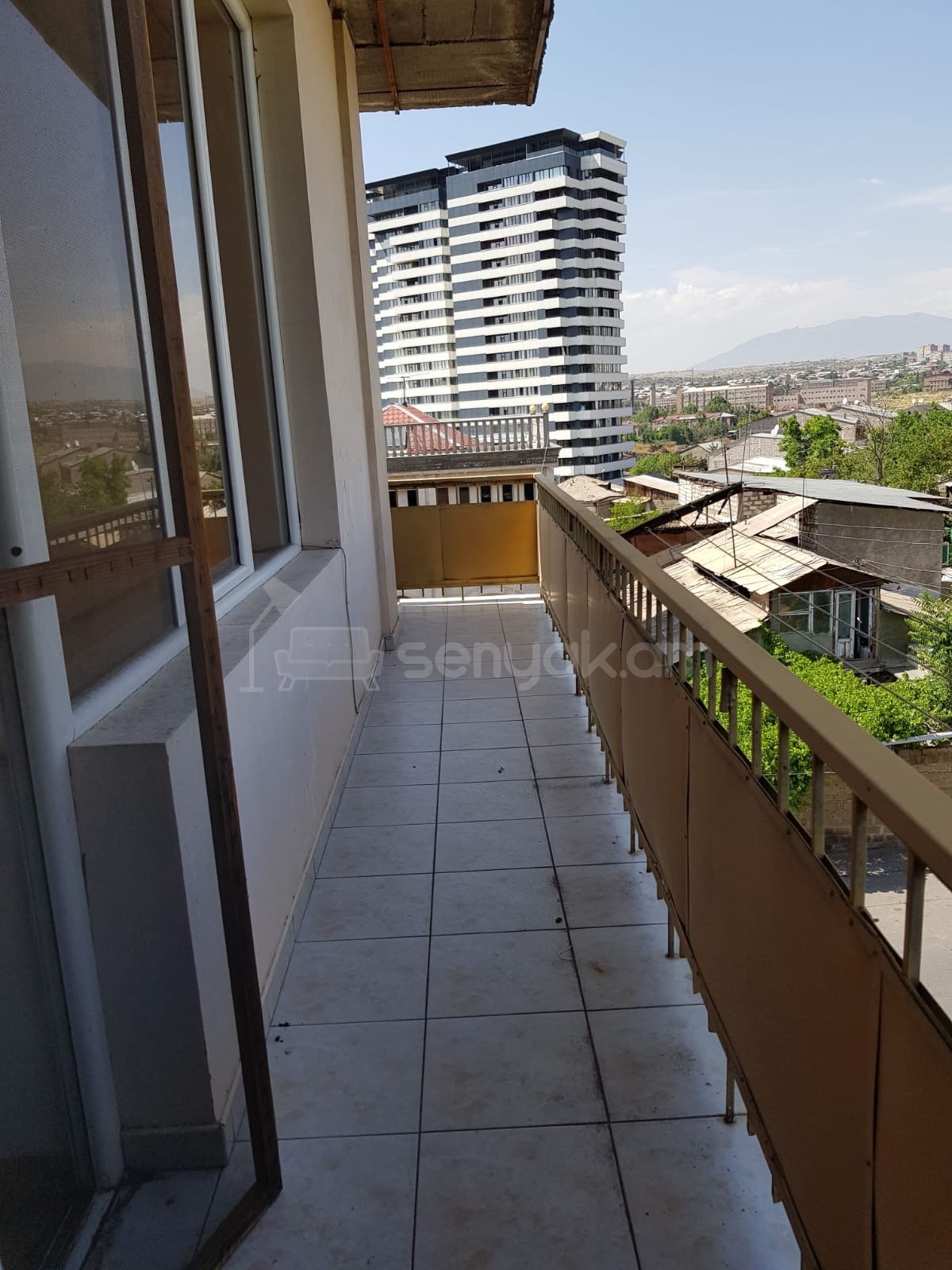 3 Սենյականոց Բնակարան Քարե Շենքում, 80քմ, 4/5 հարկ, Կապիտալ Վերանորոգված