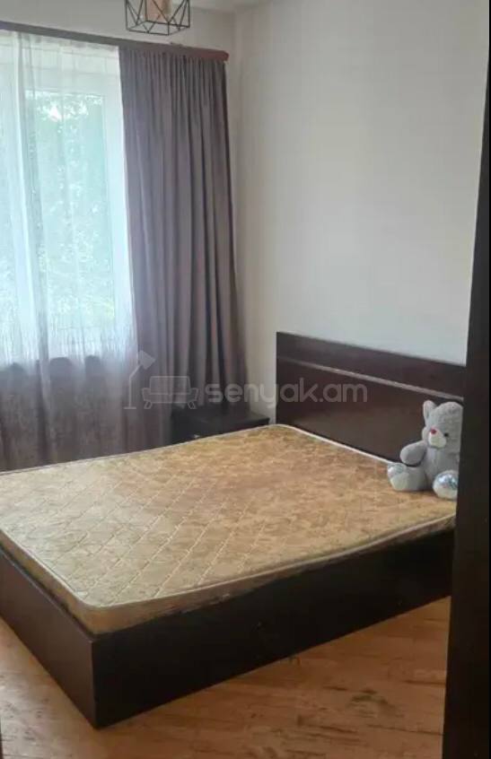 4 Սենյականոց Բնակարան Քարե Շենքում, 87քմ, 3/5 հարկ, Կոսմետիկ Վերանորոգված, Կահավորված
