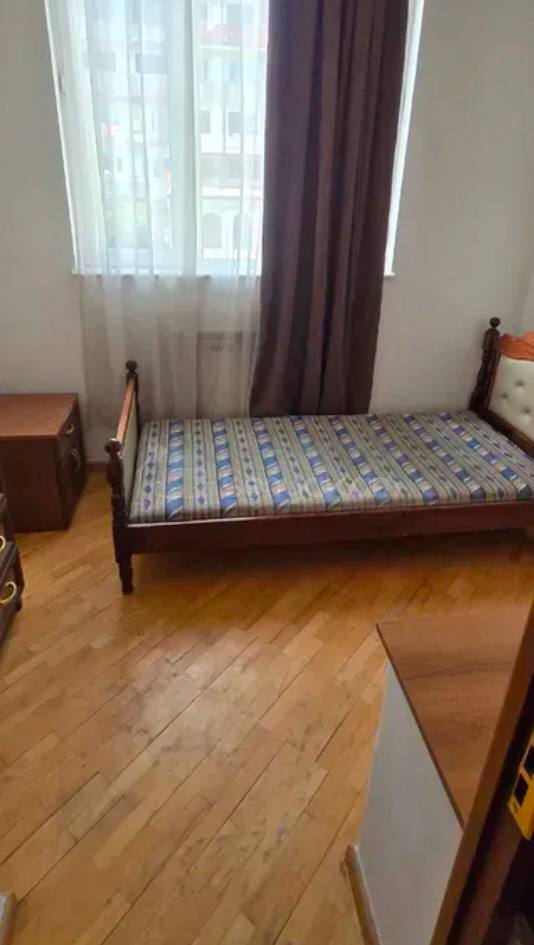 4 Սենյականոց Բնակարան Քարե Շենքում, 87քմ, 3/5 հարկ, Կոսմետիկ Վերանորոգված, Կահավորված