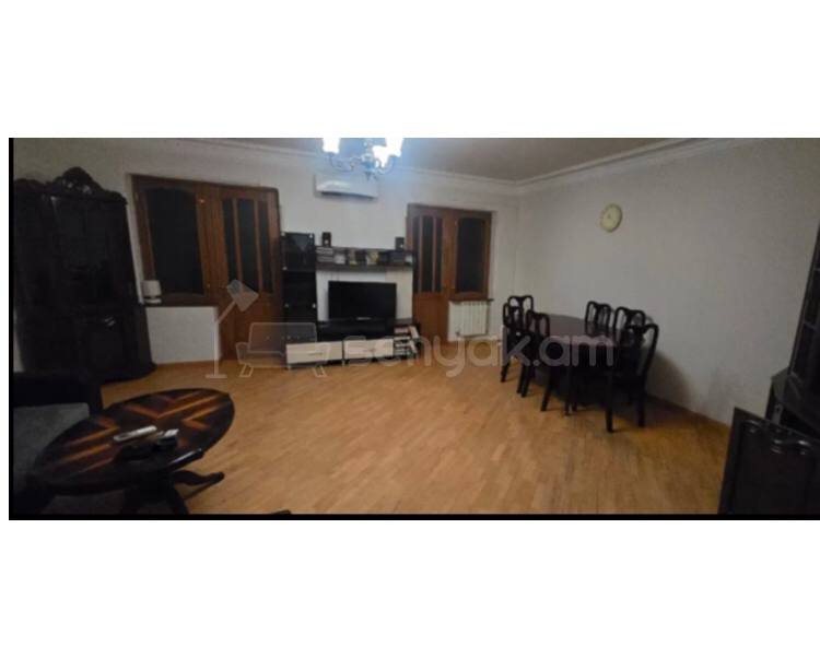 4 Սենյականոց Բնակարան Քարե Շենքում, 87քմ, 3/5 հարկ, Կոսմետիկ Վերանորոգված, Կահավորված