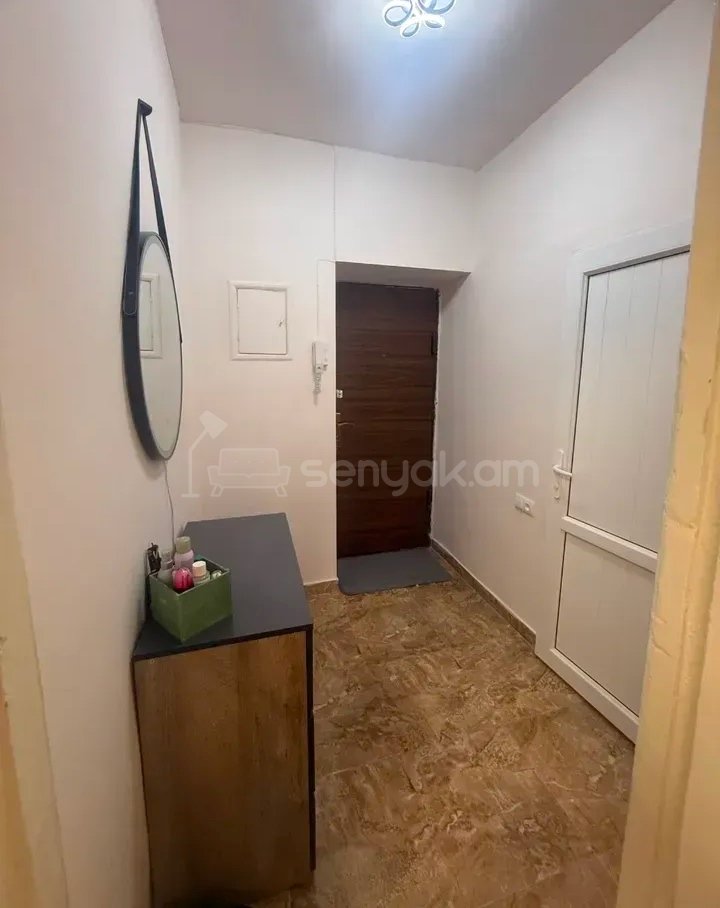3 Սենյականոց Բնակարան Քարե Շենքում, 43քմ, 5/5 հարկ, Կապիտալ Վերանորոգված