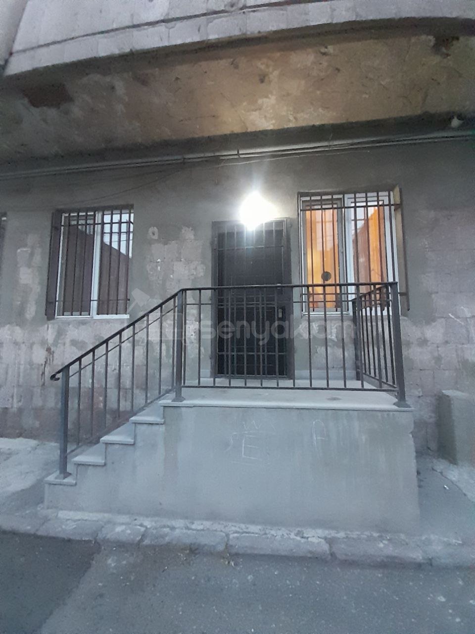 2 Սենյականոց Բնակարան Քարե Շենքում, 45քմ, 1/16 հարկ, Դիզայներական Վերանորոգված, Կահավորված