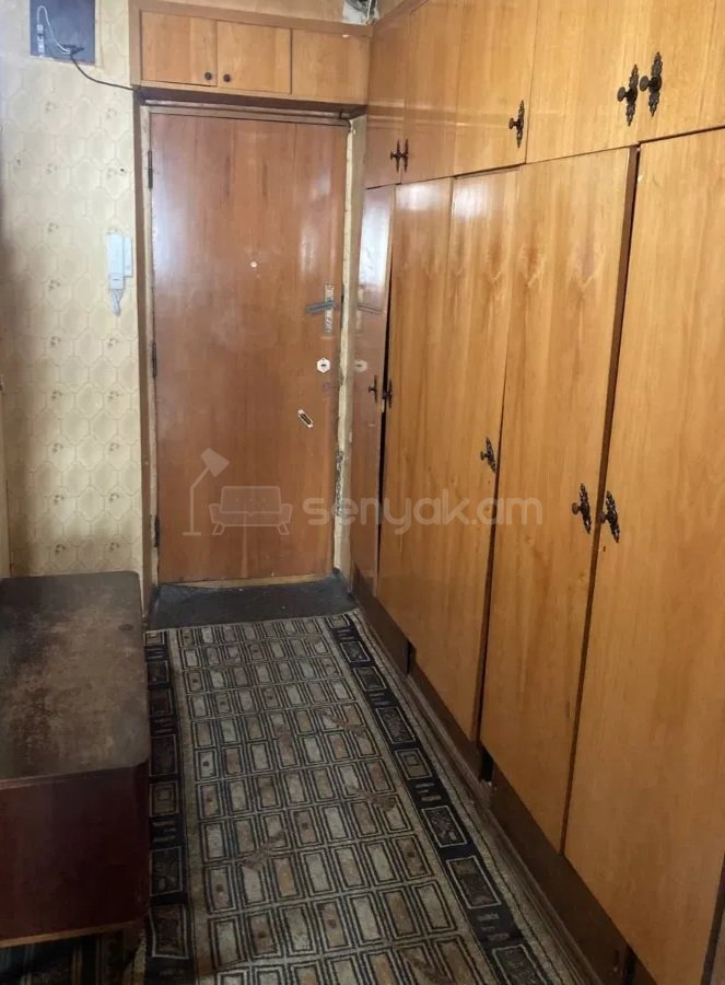 1 Սենյականոց Բնակարան Քարե Շենքում, 48քմ, 3/5 հարկ, Պետական Վիճակում