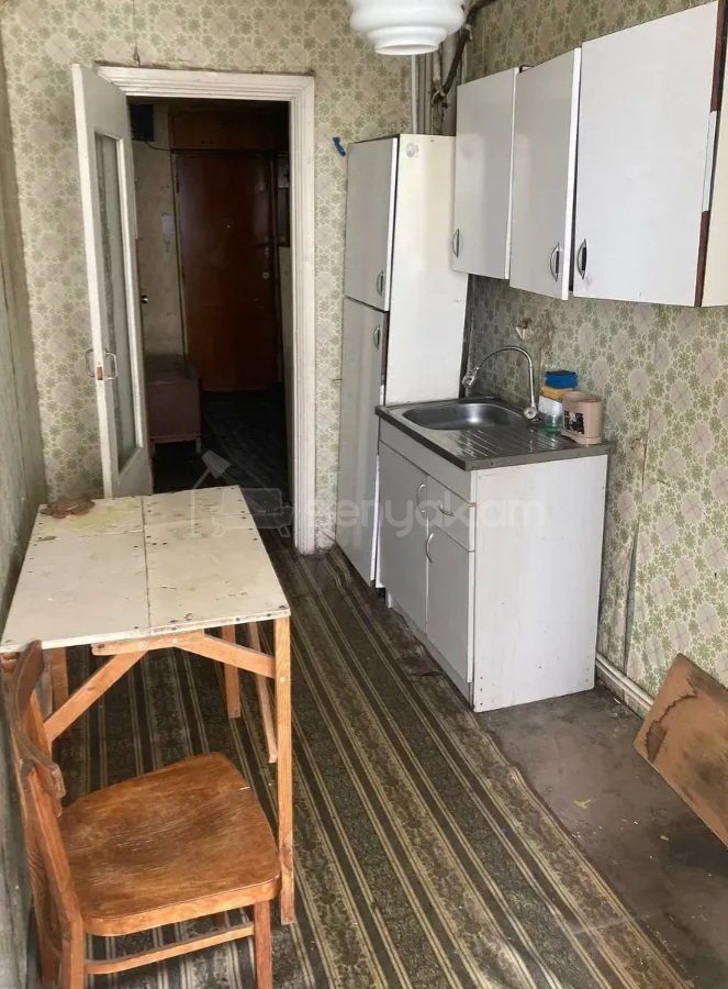1 Սենյականոց Բնակարան Քարե Շենքում, 48քմ, 3/5 հարկ, Պետական Վիճակում