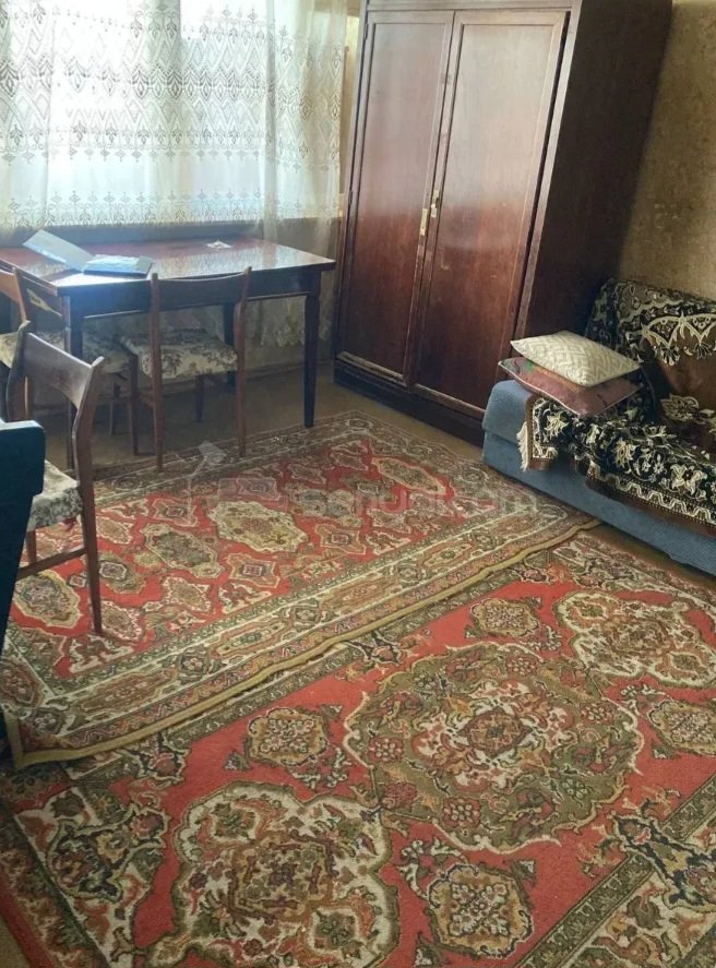 1 Սենյականոց Բնակարան Քարե Շենքում, 48քմ, 3/5 հարկ, Պետական Վիճակում