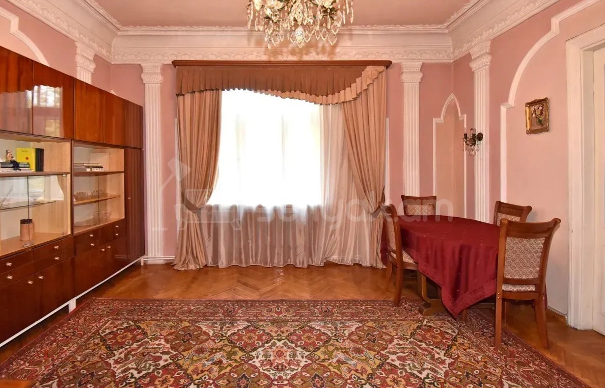 3 Սենյականոց Բնակարան Քարե Շենքում, 85քմ, 2/4 հարկ, Նորմալ Վիճակում