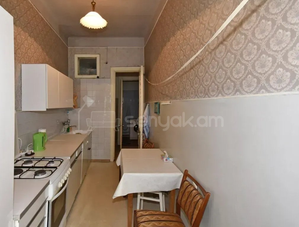 3 Սենյականոց Բնակարան Քարե Շենքում, 85քմ, 2/4 հարկ, Նորմալ Վիճակում