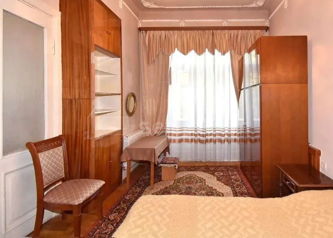 3 Սենյականոց Բնակարան Քարե Շենքում, 85քմ, 2/4 հարկ, Նորմալ Վիճակում