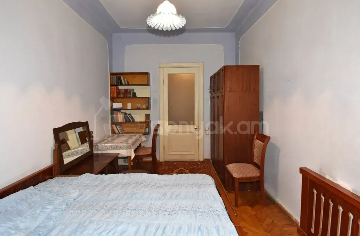3 Սենյականոց Բնակարան Քարե Շենքում, 85քմ, 2/4 հարկ, Նորմալ Վիճակում