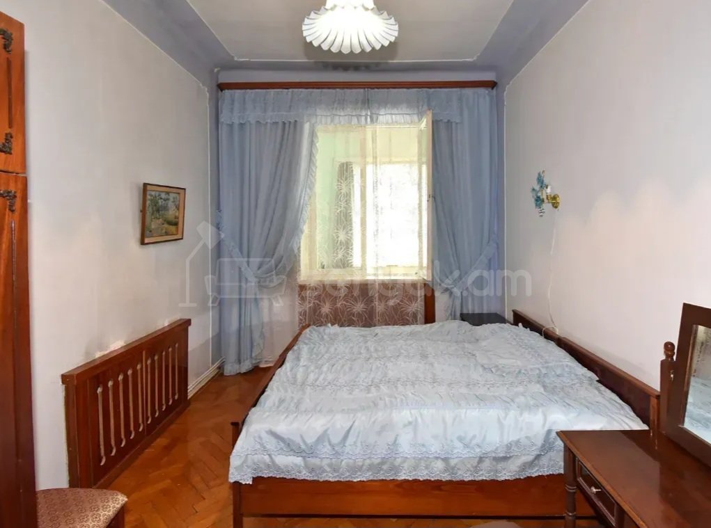 3 Սենյականոց Բնակարան Քարե Շենքում, 85քմ, 2/4 հարկ, Նորմալ Վիճակում