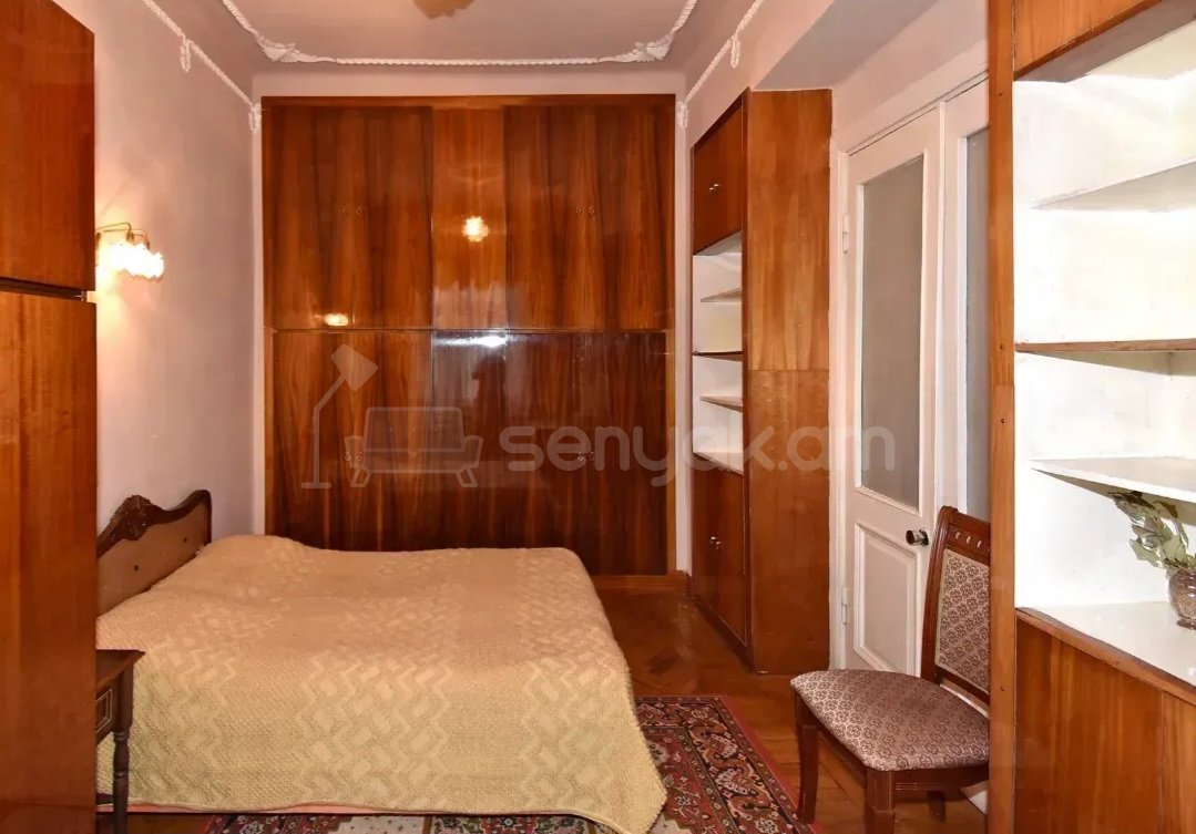 3 Սենյականոց Բնակարան Քարե Շենքում, 85քմ, 2/4 հարկ, Նորմալ Վիճակում