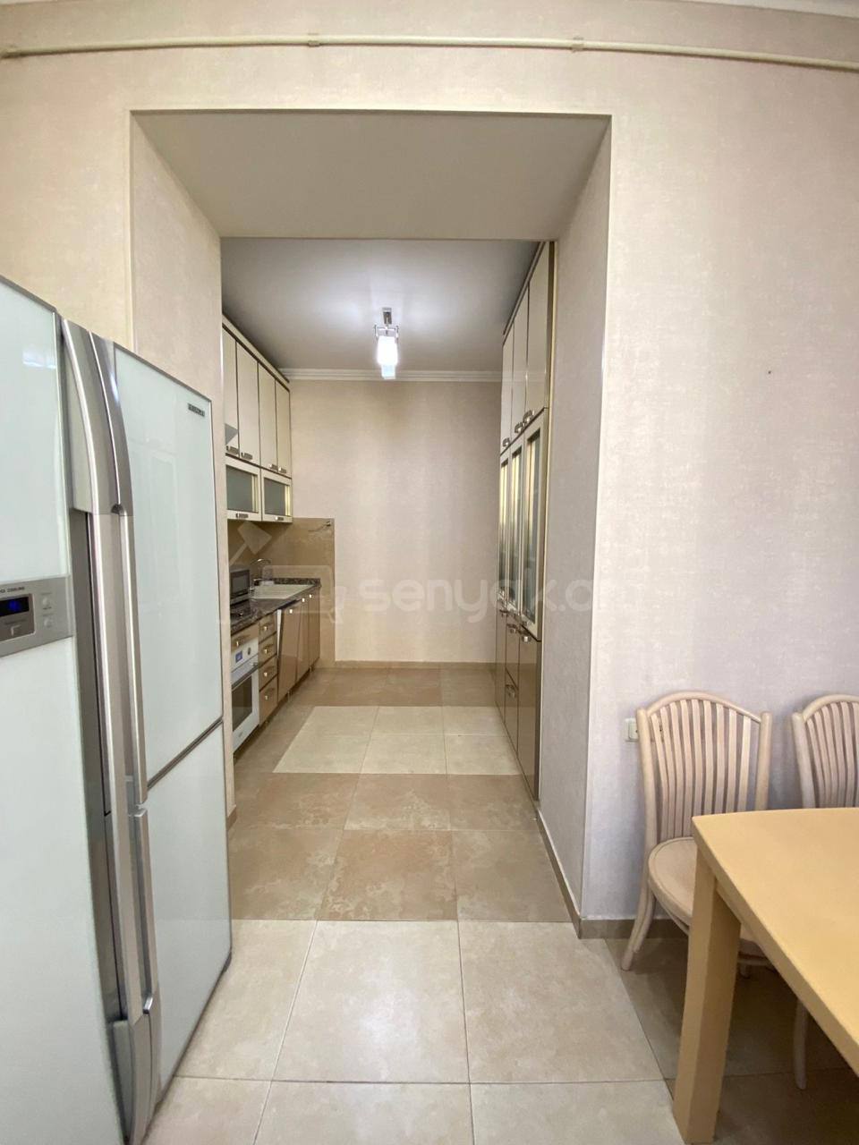 4 Սենյականոց Բնակարան Քարե Շենքում, 92քմ, 5/5 հարկ, Կապիտալ Վերանորոգված
