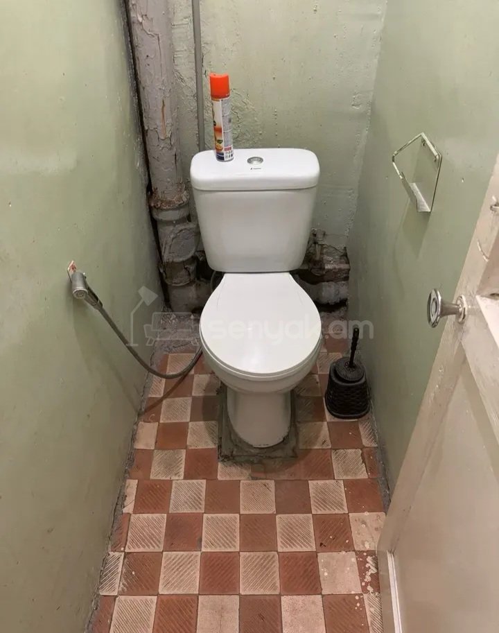 3 Սենյականոց Բնակարան Քարե Շենքում, 77քմ, 4/5 հարկ, Պետական Վիճակում