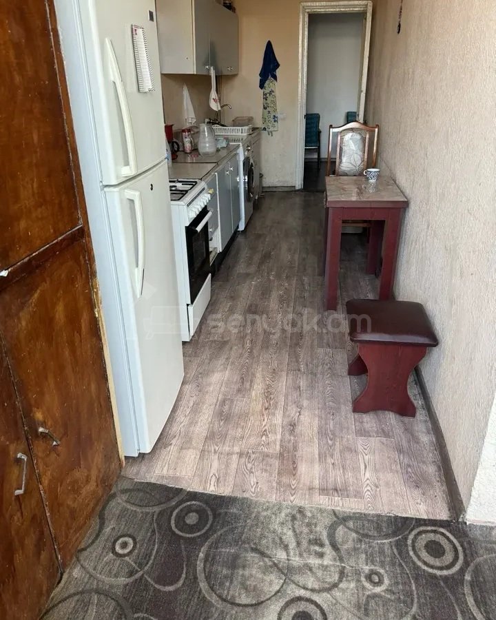 3 Սենյականոց Բնակարան Քարե Շենքում, 77քմ, 4/5 հարկ, Պետական Վիճակում