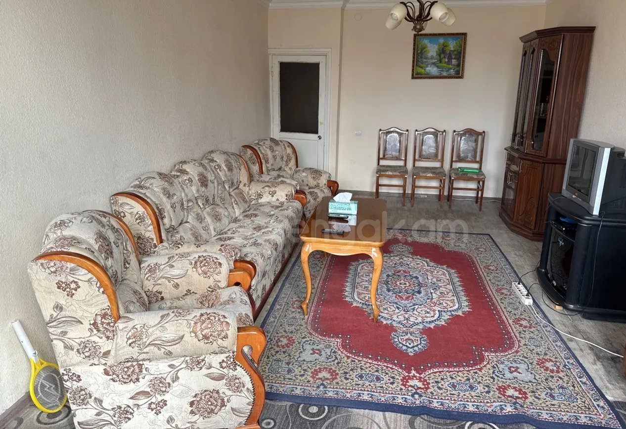 3 Սենյականոց Բնակարան Քարե Շենքում, 77քմ, 4/5 հարկ, Պետական Վիճակում