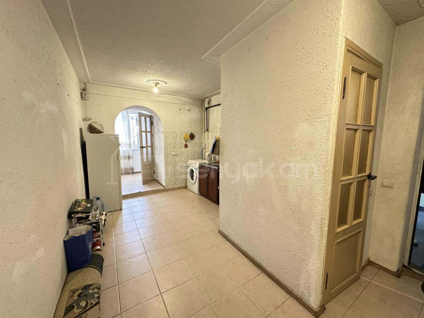 3 Սենյականոց Բնակարան Քարե Շենքում, 76քմ, 2/5 հարկ, Նորմալ Վիճակում