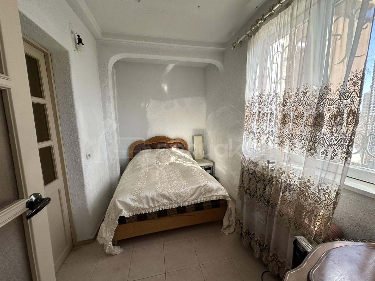3 Սենյականոց Բնակարան Քարե Շենքում, 76քմ, 2/5 հարկ, Նորմալ Վիճակում