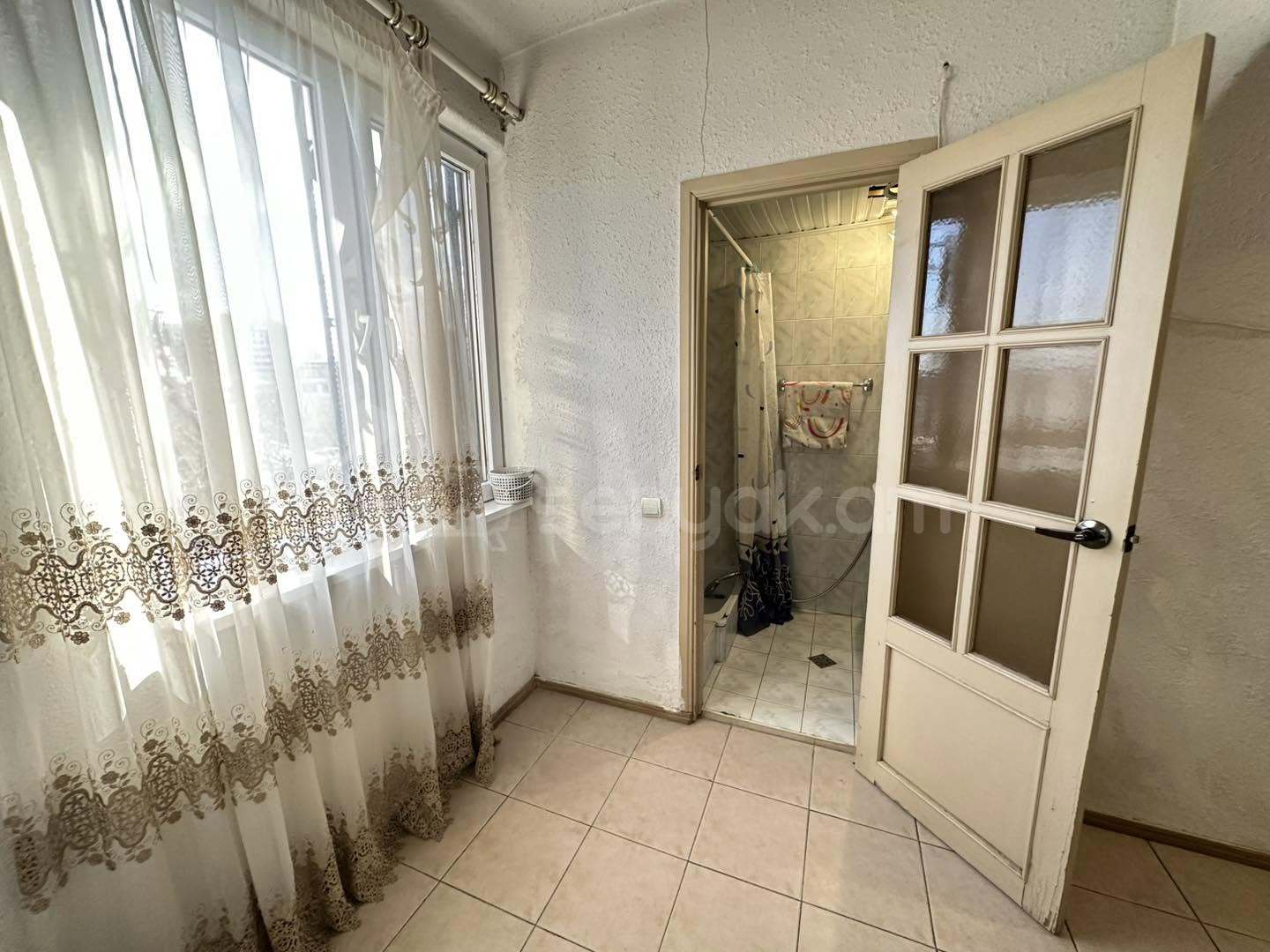 3 Սենյականոց Բնակարան Քարե Շենքում, 76քմ, 2/5 հարկ, Նորմալ Վիճակում