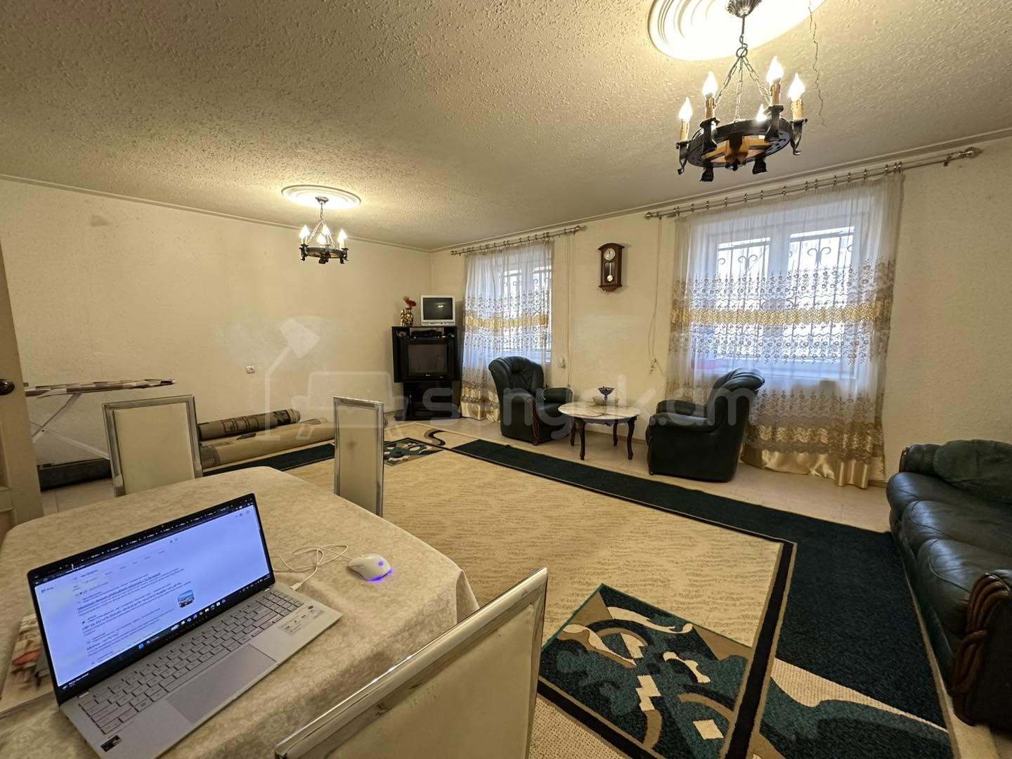 3 Սենյականոց Բնակարան Քարե Շենքում, 76քմ, 2/5 հարկ, Նորմալ Վիճակում