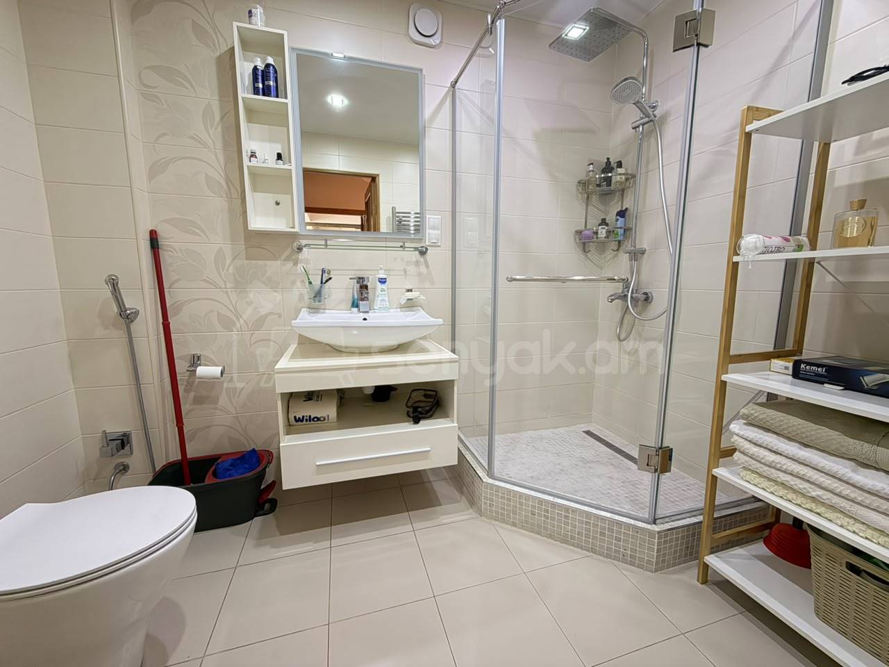 3 Սենյականոց Բնակարան Քարե Շենքում, 112քմ, 3/5 հարկ, Կապիտալ Վերանորոգված