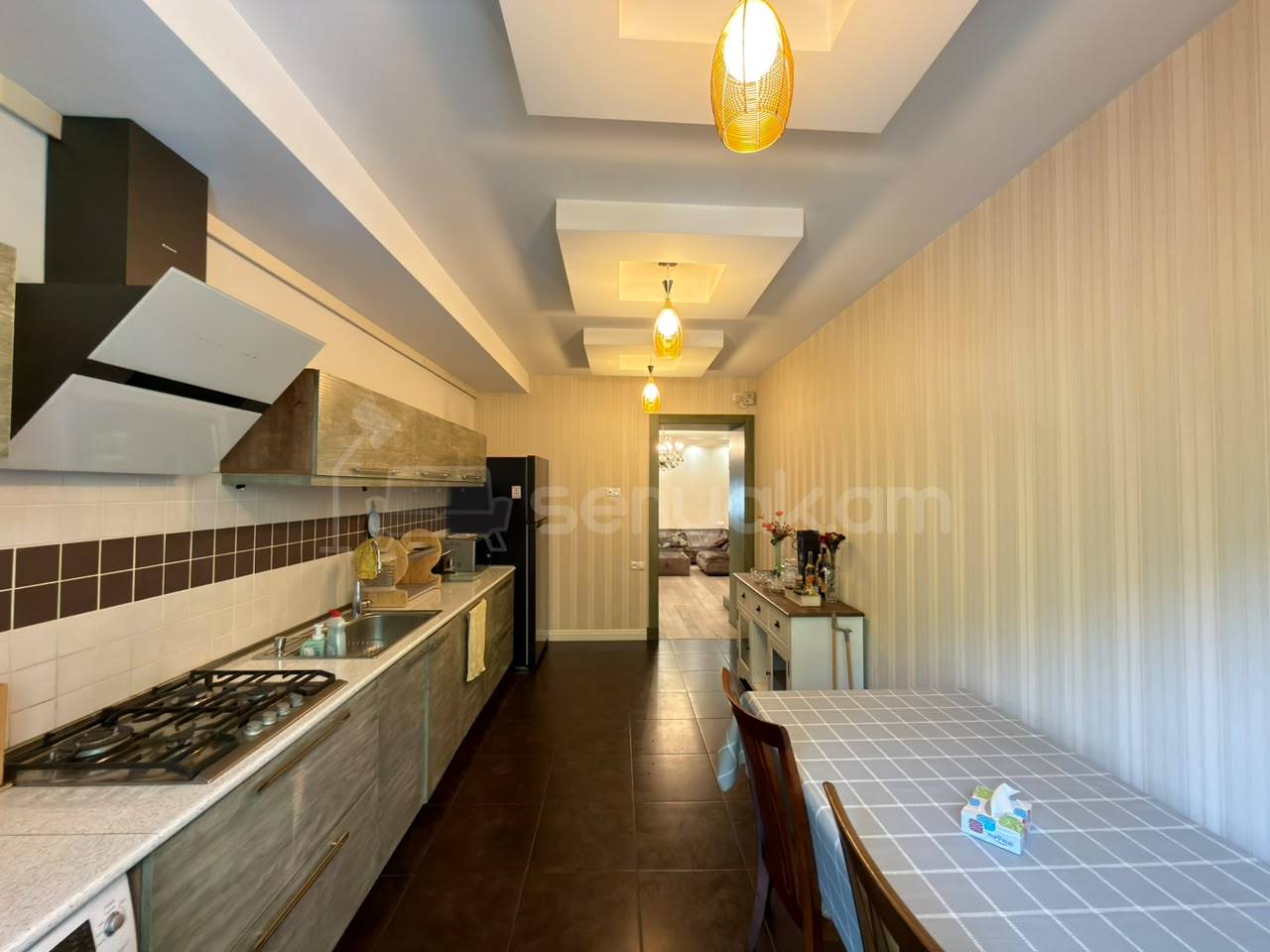3 Սենյականոց Բնակարան Քարե Շենքում, 112քմ, 3/5 հարկ, Կապիտալ Վերանորոգված