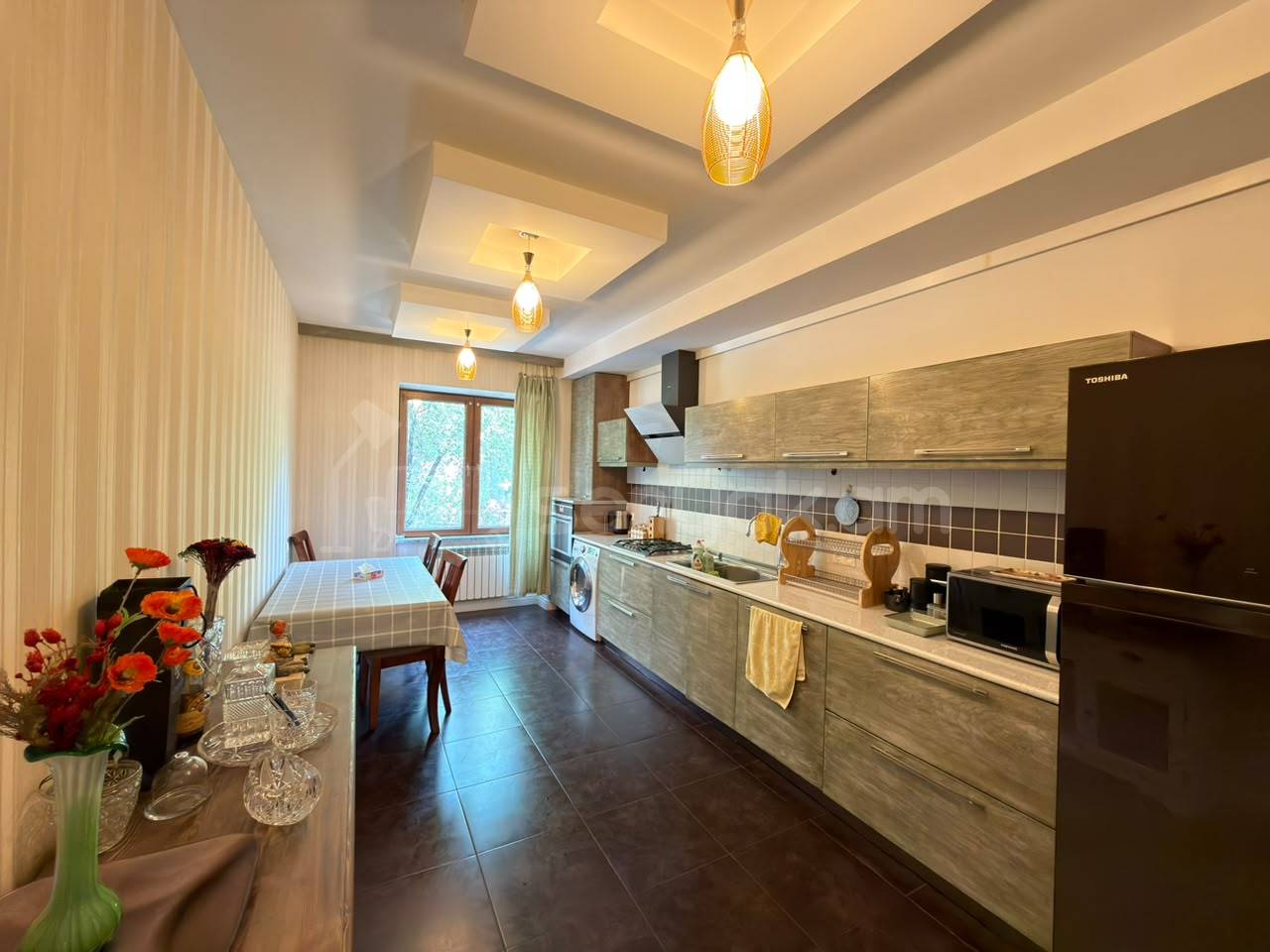 3 Սենյականոց Բնակարան Քարե Շենքում, 112քմ, 3/5 հարկ, Կապիտալ Վերանորոգված