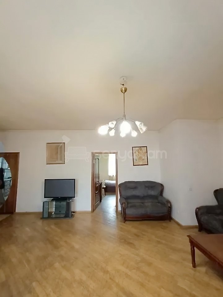 3 Սենյականոց Բնակարան Քարե Շենքում, 77քմ, 5/5 հարկ, Նորմալ Վիճակում