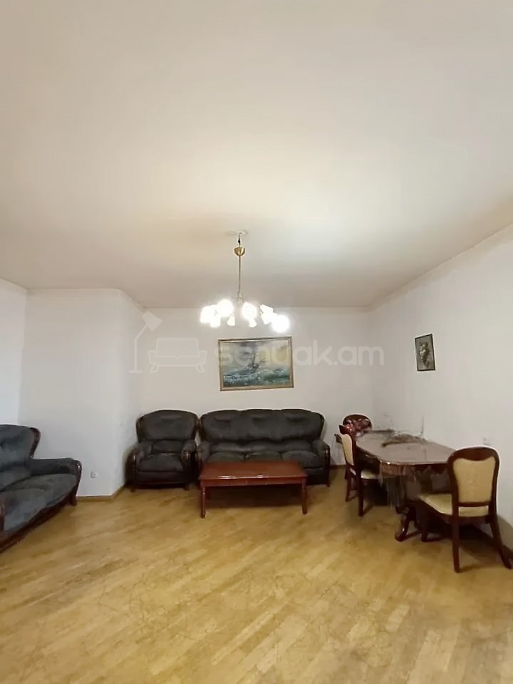 3 Սենյականոց Բնակարան Քարե Շենքում, 77քմ, 5/5 հարկ, Նորմալ Վիճակում