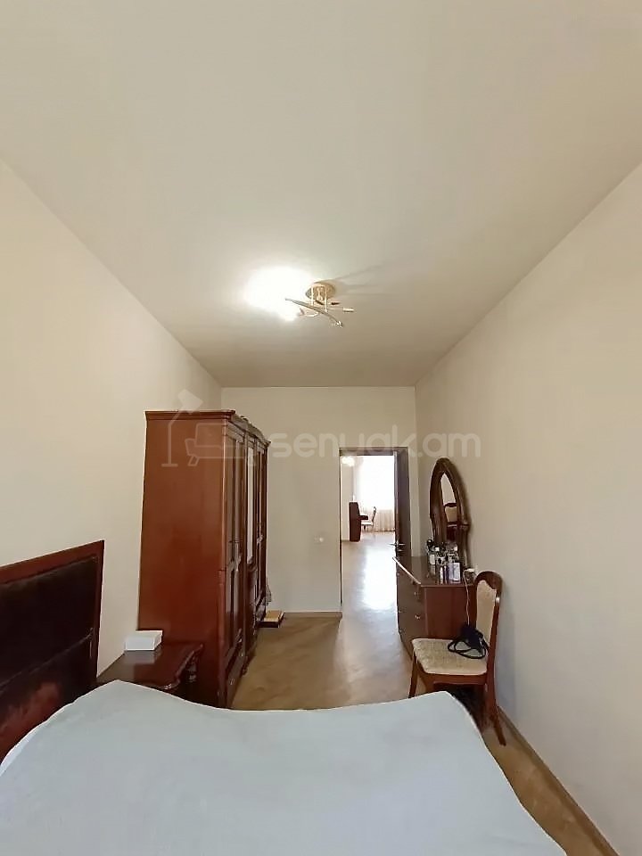 3 Սենյականոց Բնակարան Քարե Շենքում, 77քմ, 5/5 հարկ, Նորմալ Վիճակում