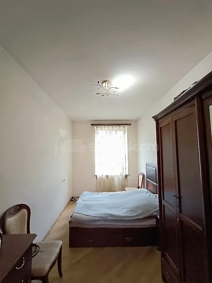 3 Սենյականոց Բնակարան Քարե Շենքում, 77քմ, 5/5 հարկ, Նորմալ Վիճակում