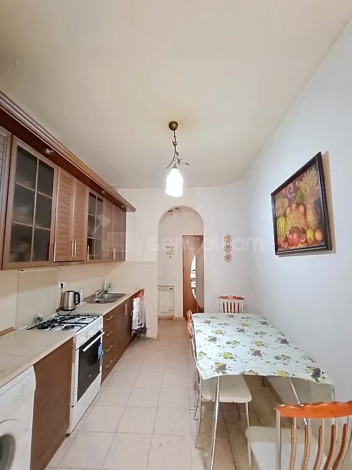 3 Սենյականոց Բնակարան Քարե Շենքում, 77քմ, 5/5 հարկ, Նորմալ Վիճակում