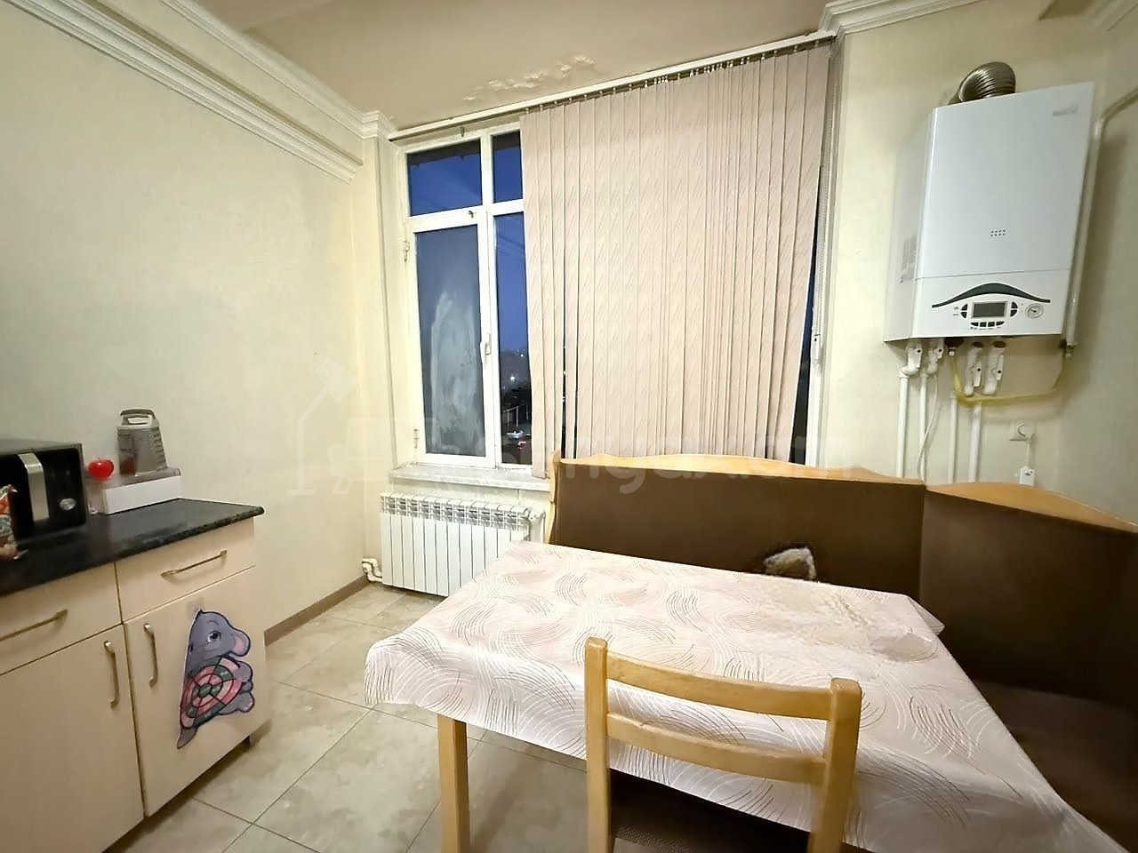 2 Սենյականոց Բնակարան Քարե Շենքում, 65քմ, 4/5 հարկ, Կապիտալ Վերանորոգված