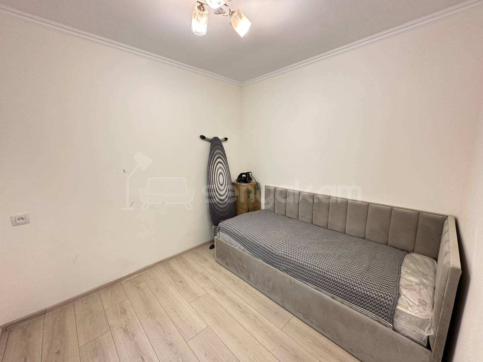 3 Սենյականոց Բնակարան Քարե Շենքում, 59քմ, 4/5 հարկ, Կապիտալ Վերանորոգված